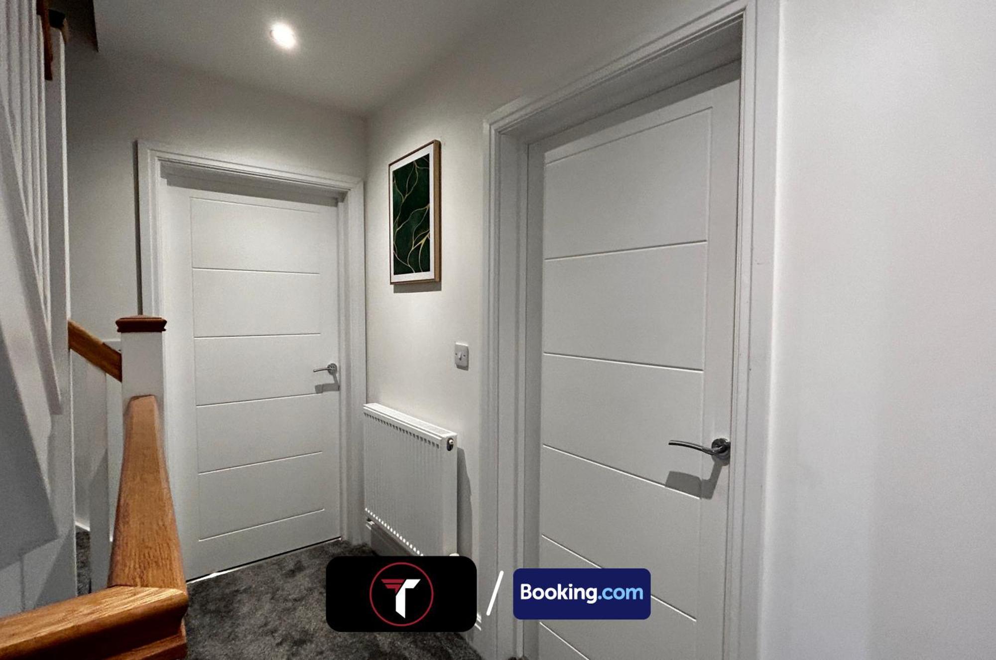 Spacious 4 Bedroom By Tara Stays Short Lets & Serviced Accommodation Aldershot With Free Wifi & Garden エクステリア 写真